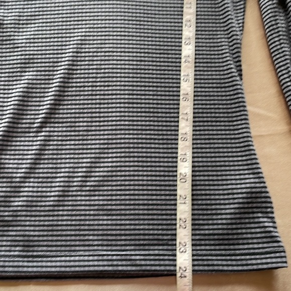 NWT Ella Moss Sandy Drape Gray Striped Top Fitted Puff Shoulder V-Neck Size S - Picture 7 of 9